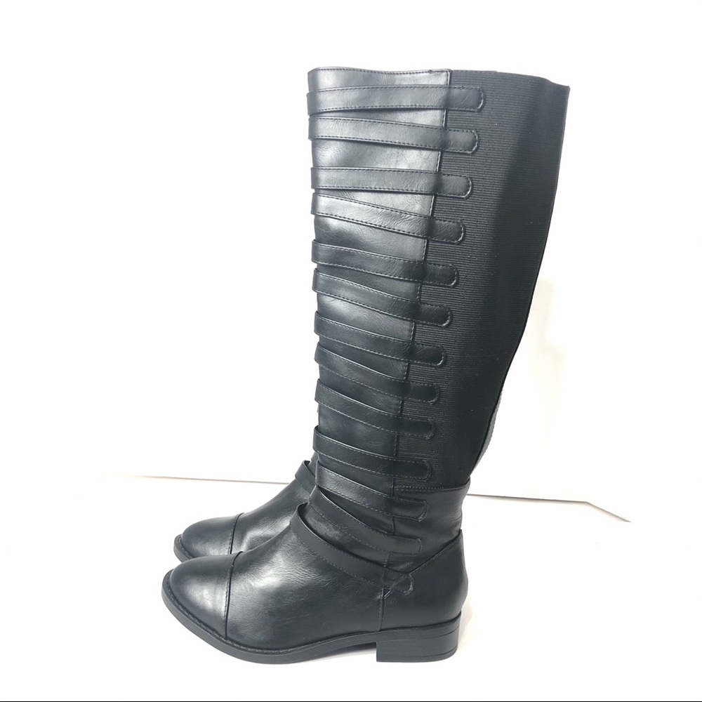Torrid Leather Knee-High Wide Calf Flat Black Boot. Size 7 W. Classy